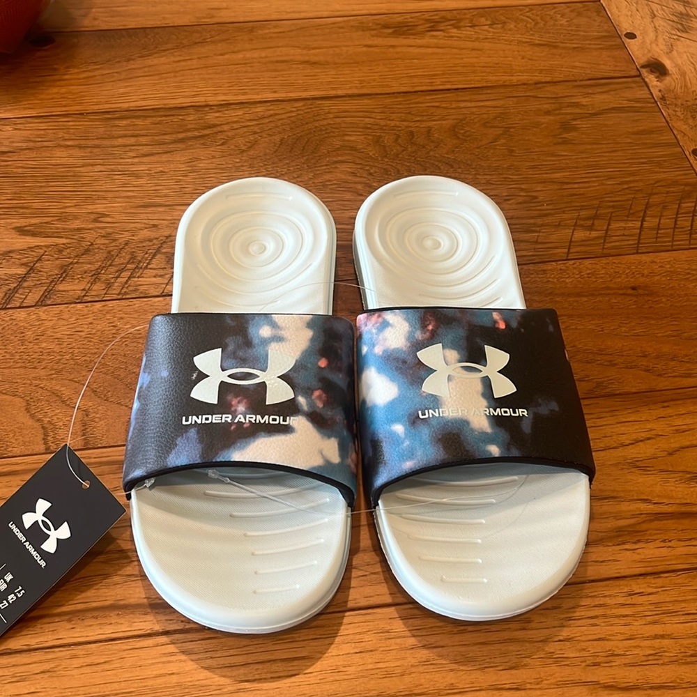 UNDERARMOUR Woman’s Slides. NWT
